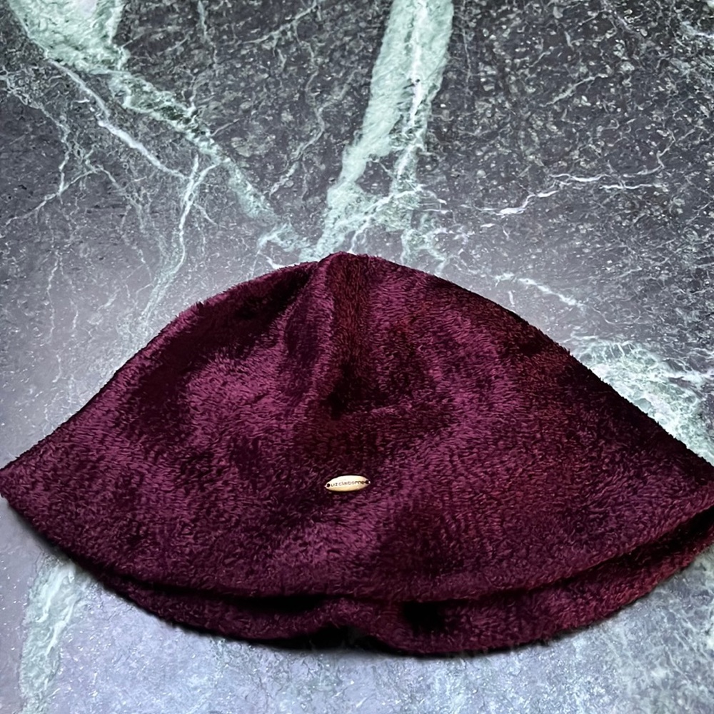 Liz Claiborne hat